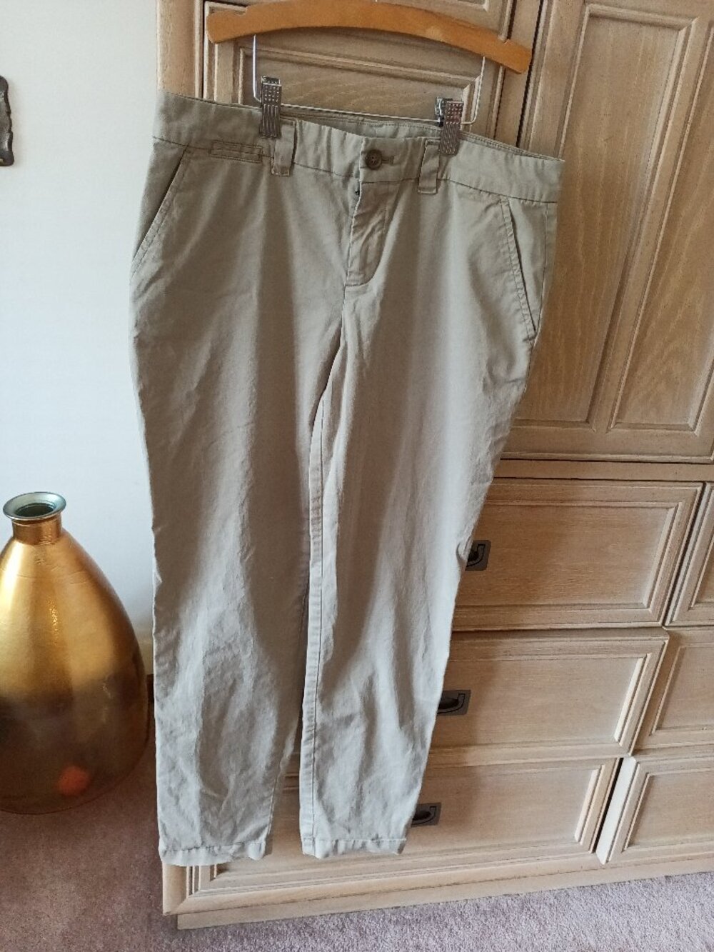 Khakis by Gap Pants Broken In Straight Size 6 GUC Womens